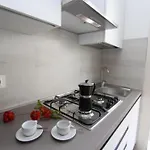 Apartamento With Private Garden