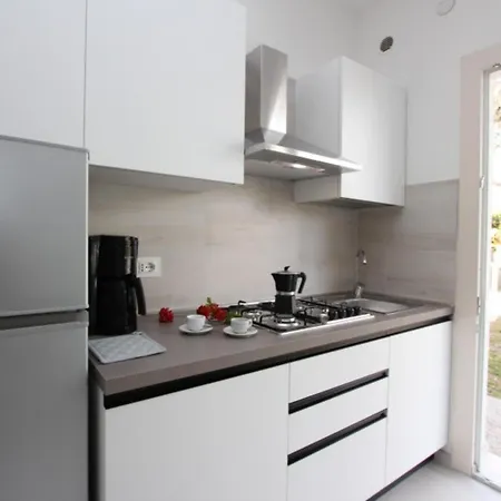 Apartment With Terrace And Garden Close To - By Beahost