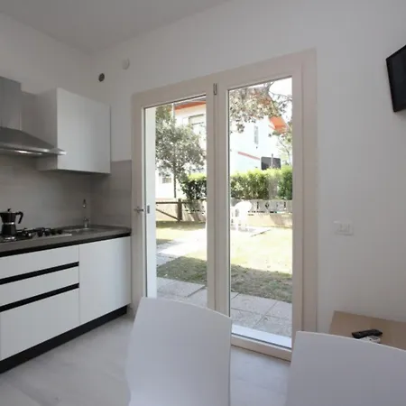 With Private Garden Apartament Bibione